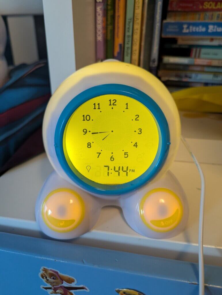Clock turns yellow when it's bedtime